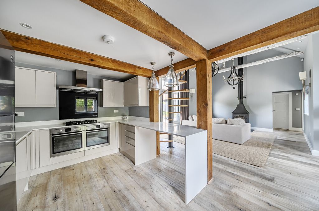 Property photo 2 of 20 1356137-12-68c975...