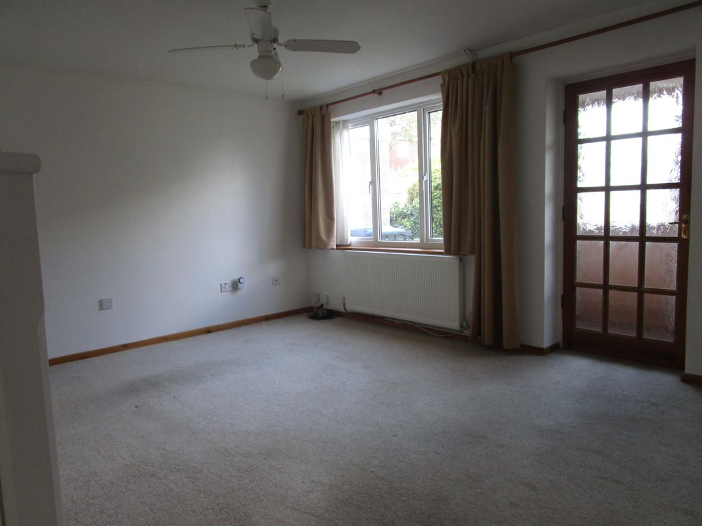 Property photo 3 of 12 Living Room