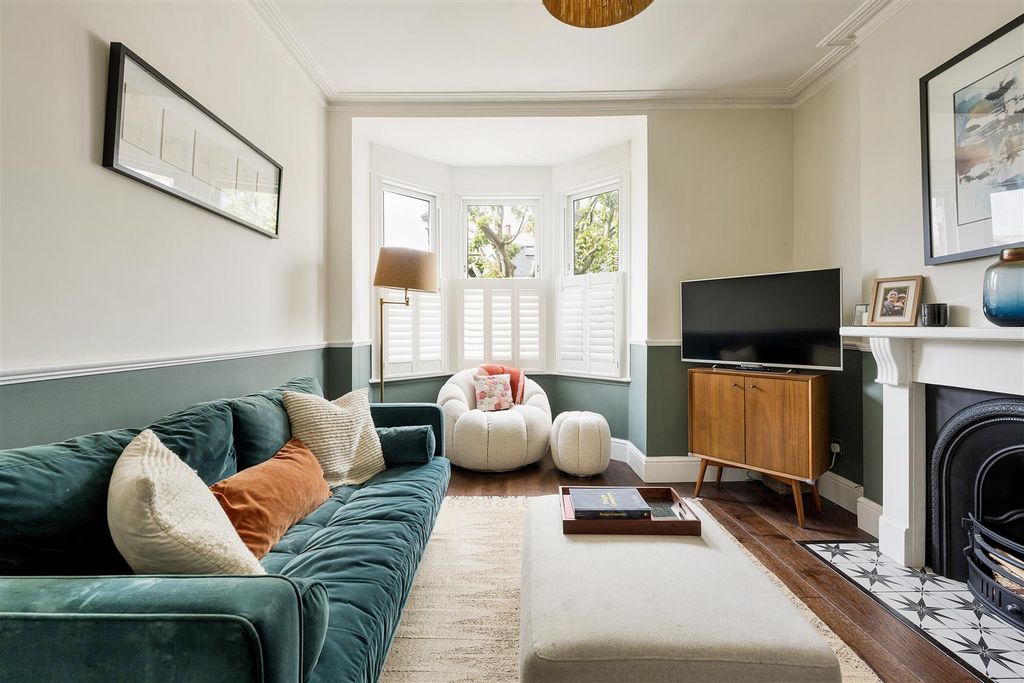 Property photo 2 of 43 St Barnabas Road, E17