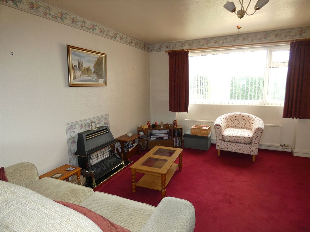 Property photo 2 of 13 Lounge