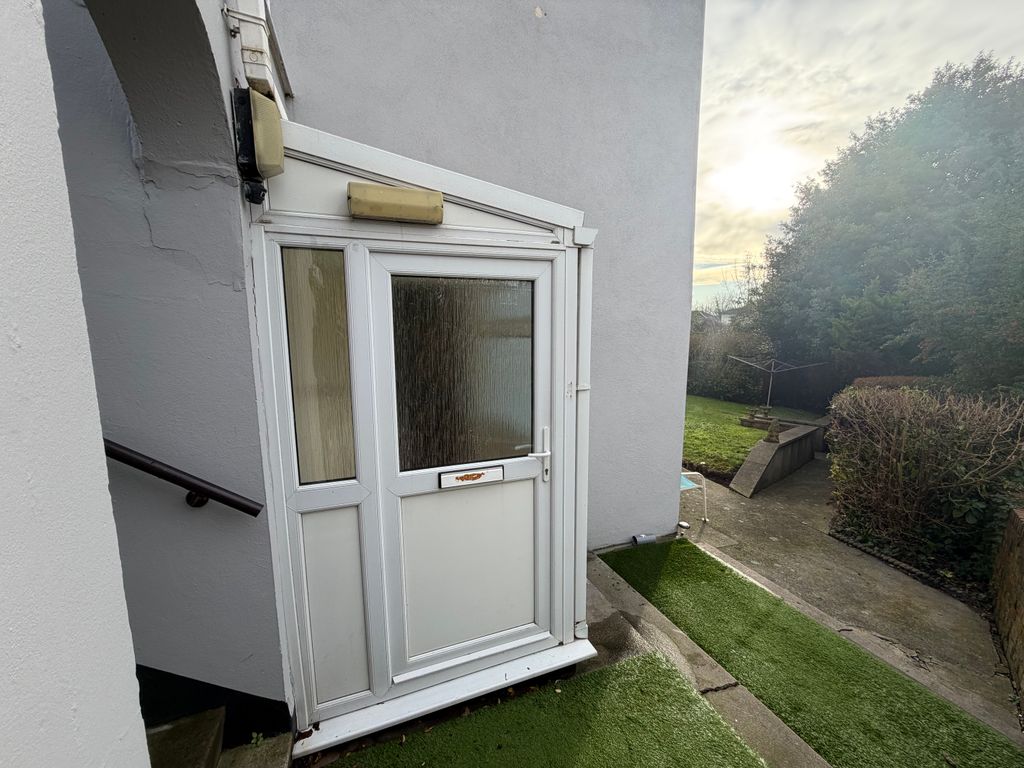 Property photo 1 of 7 External