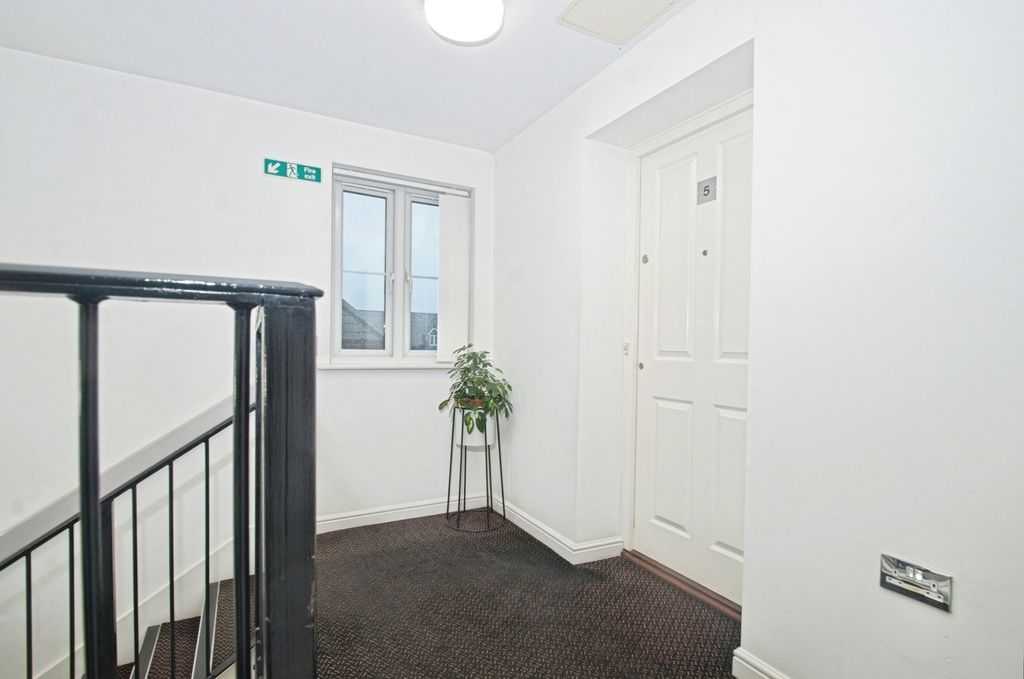 Property photo 2 of 17 Entrance