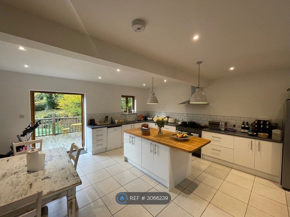 Property photo 1 of 19 Kitchen