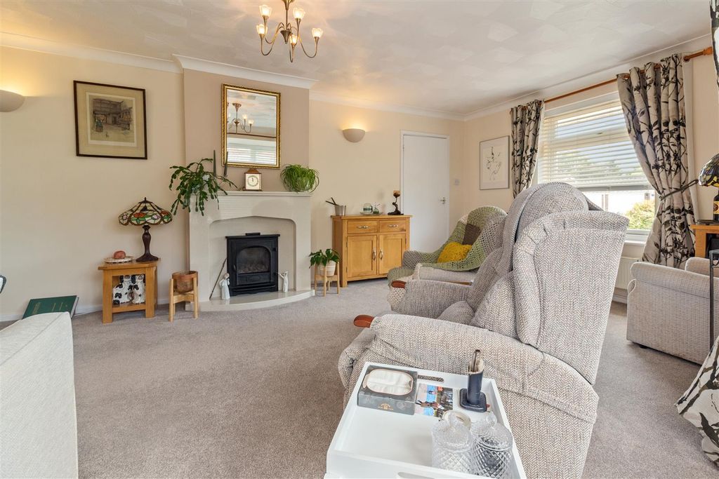 Property photo 3 of 23 1 Brookside Close Photos-002.Jpg