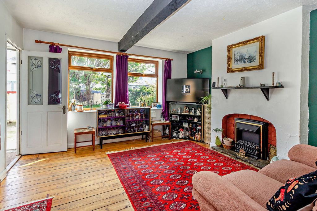 Property photo 2 of 18