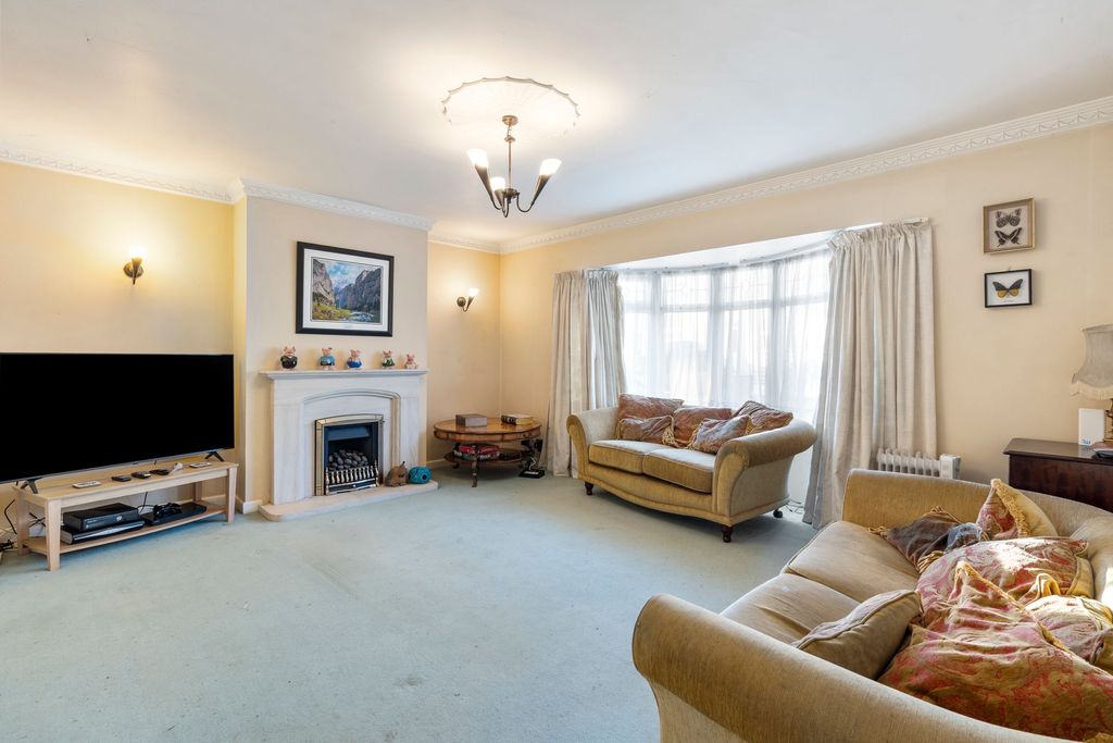 Property photo 2 of 30