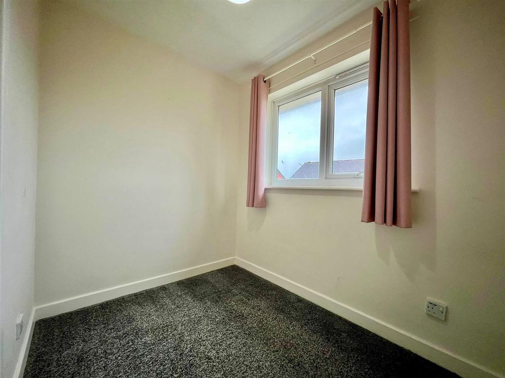 Property photo 2 of 14 B6Dd68F2-851A-479A-A343-600Cddd6Aa85.Jpg