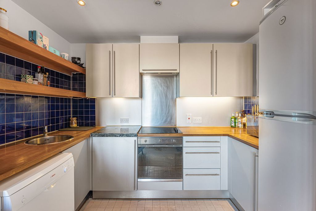 Property photo 2 of 17 Kitchen