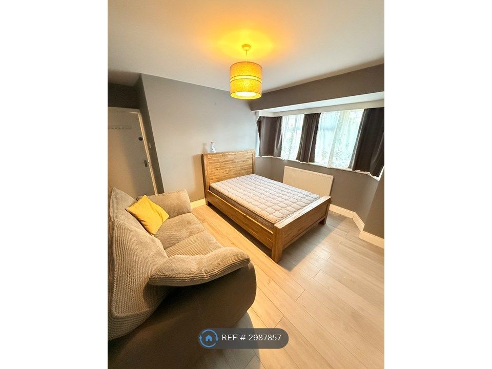 Property photo 2 of 9 Room 4