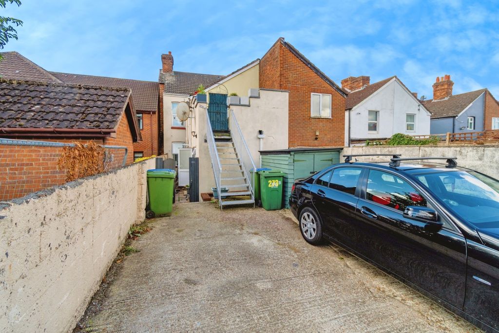 Property photo 3 of 17 Photo