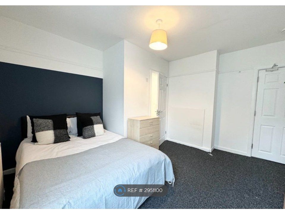 Property photo 3 of 8 Room 4 - Available 31st Aug /1st Sep