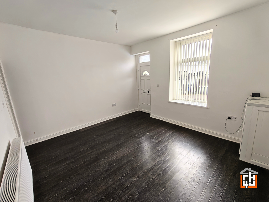 Property photo 3 of 13 Frontreception