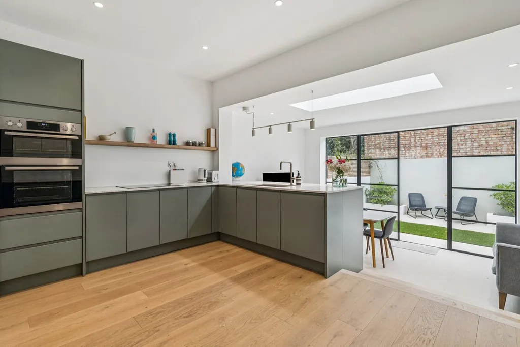 House in London, Hammersmith - View 3