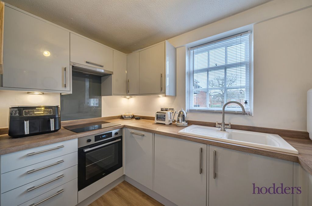 Property photo 2 of 12 Bb7428Bb-4d6d-43A...