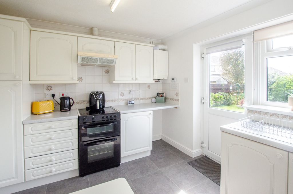 Property photo 2 of 11 8 Wingfield Tps Bodmin 01208 74182-04