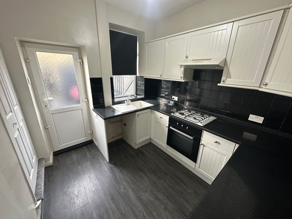 Property photo 3 of 8 Kitchen