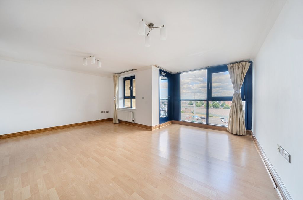 Property photo 3 of 11 1313688-15-68667c...