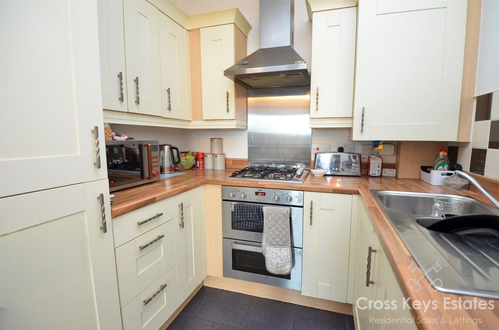 Property photo 3 of 13 Kitchen