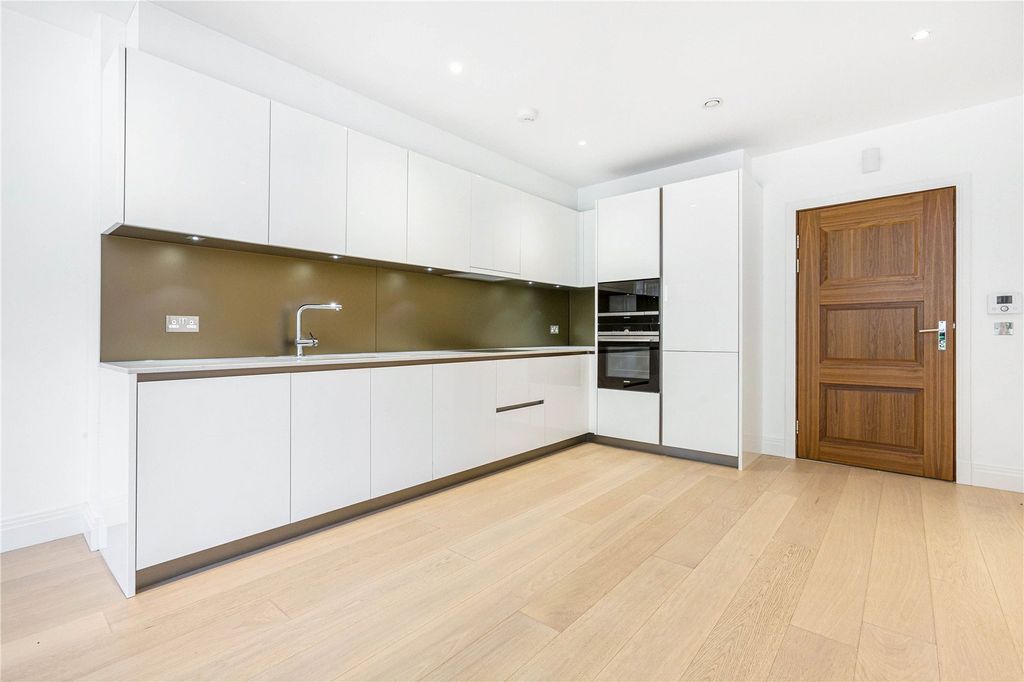 Property photo 2 of 8 Kitchen