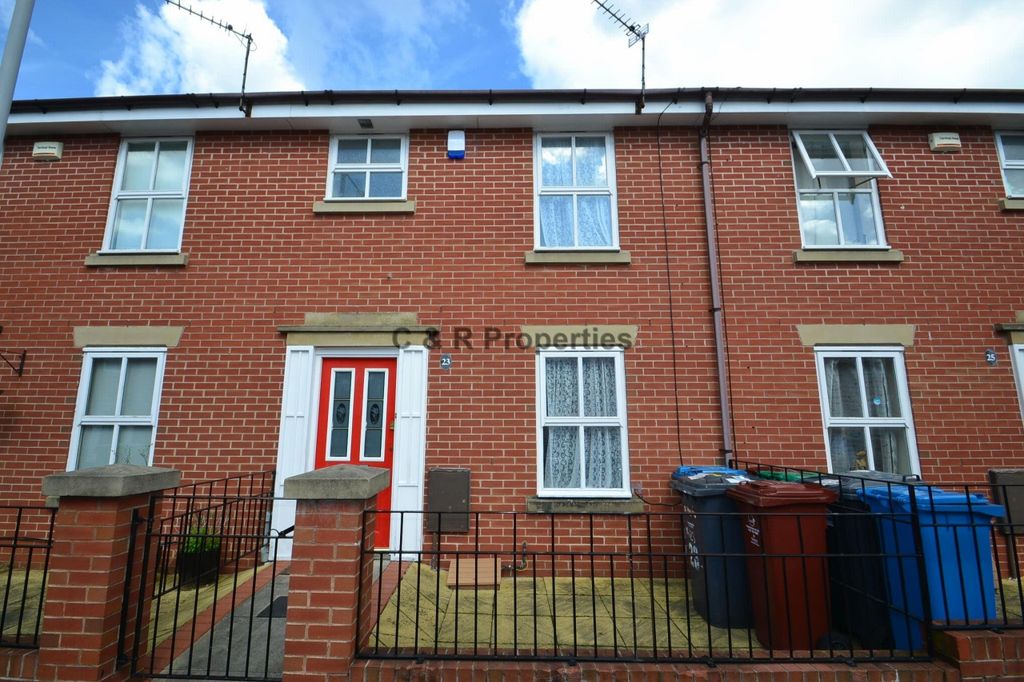 Property photo 1 of 9 3 Bedroom House For Rent