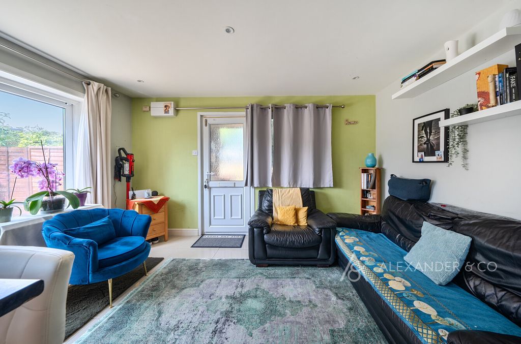 Property photo 2 of 14 Efe70Aae-4016-467...