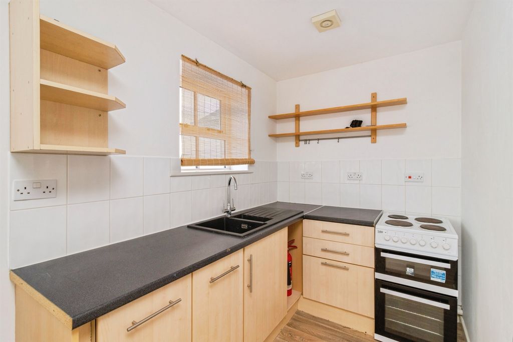 Property photo 2 of 21 Image