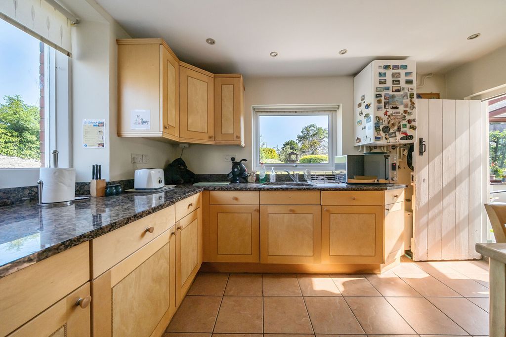 Property photo 3 of 23 Kitchen