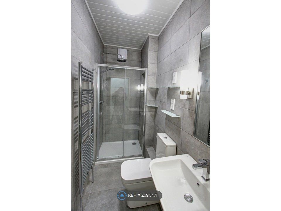 Property photo 2 of 9 Shower Room