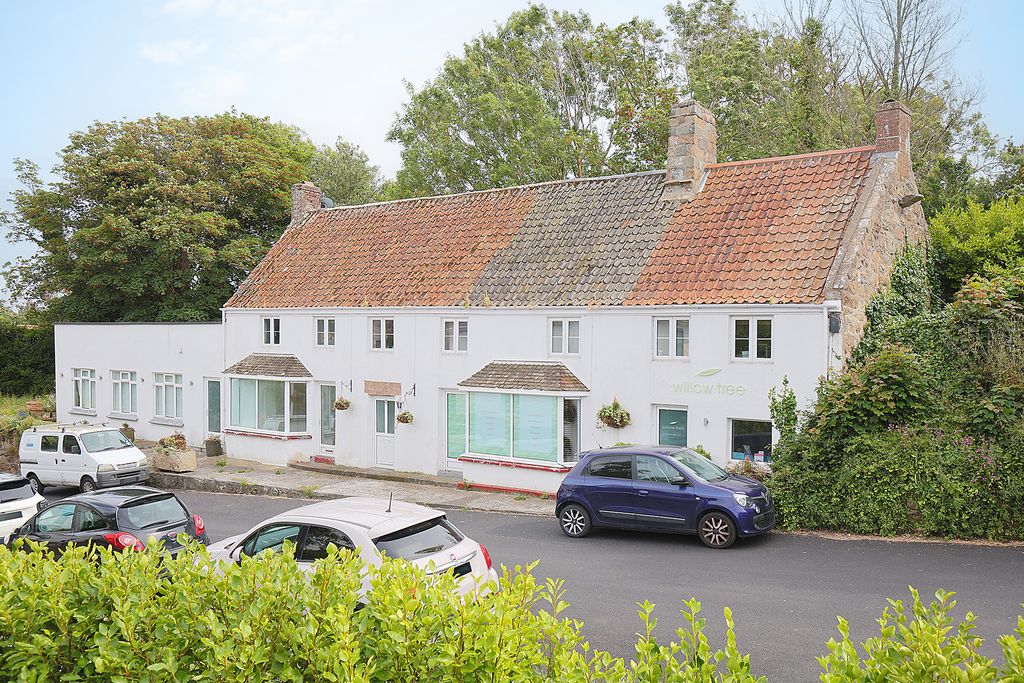 2 bed property for saleLa Rue Des Croisee, Forest, Guernsey GY8