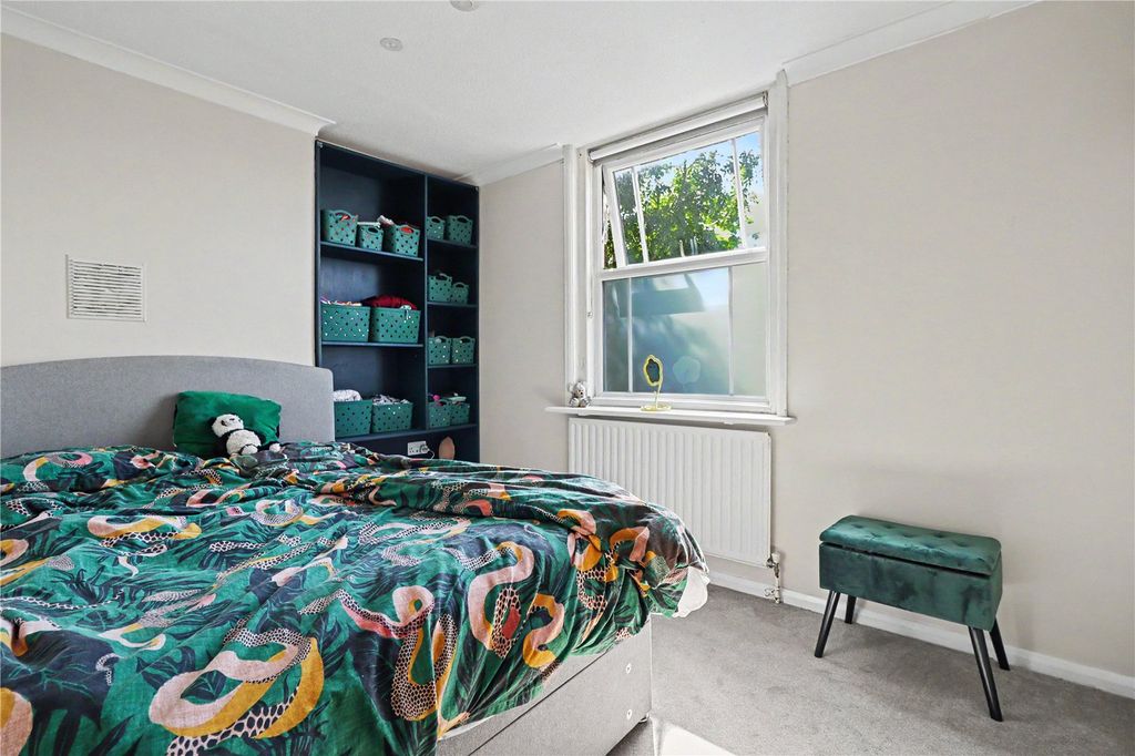 Property photo 3 of 10 Bedroom