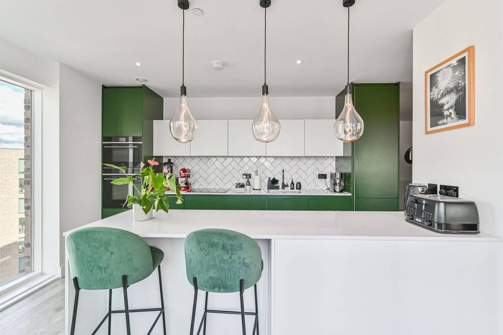 Property photo 2 of 28