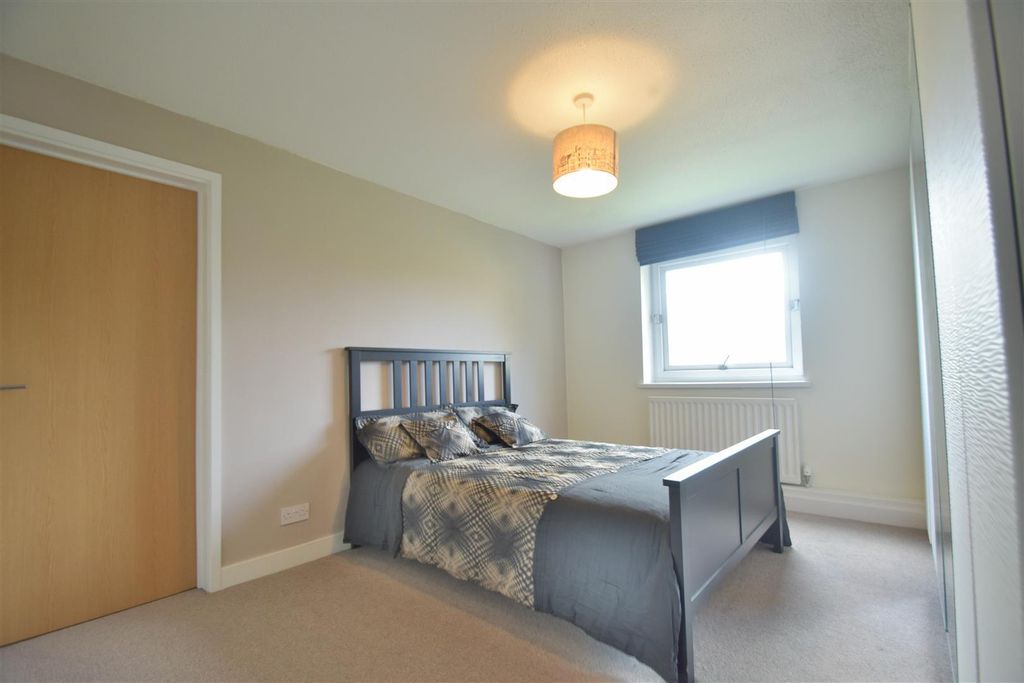 Property photo 3 of 10 Bedroom.Jpg
