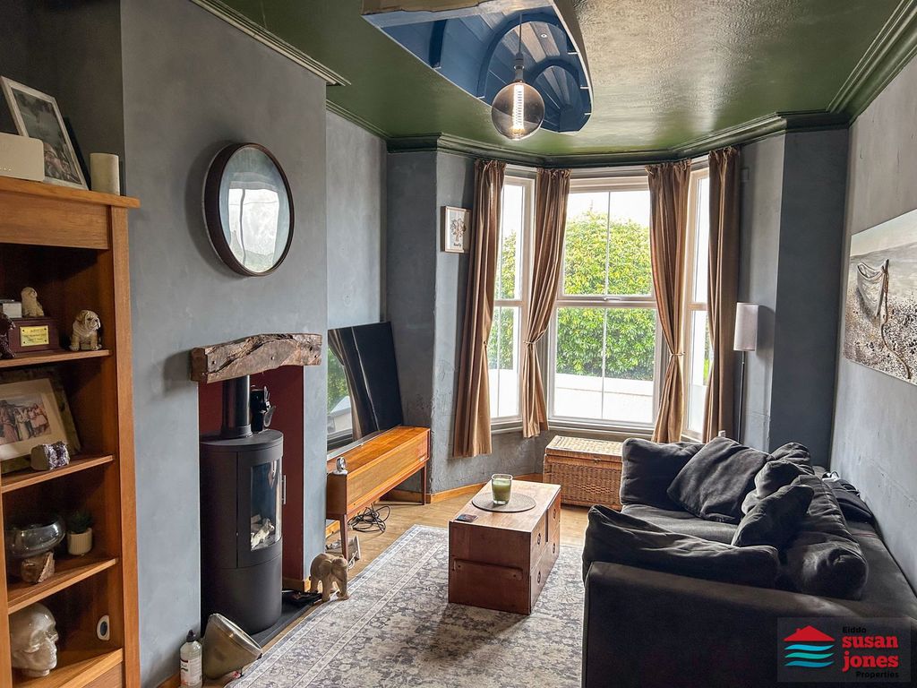 Property photo 3 of 16