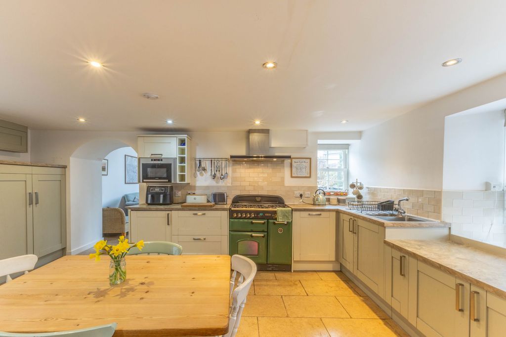 Property photo 3 of 18 Kitchen/Dining Room