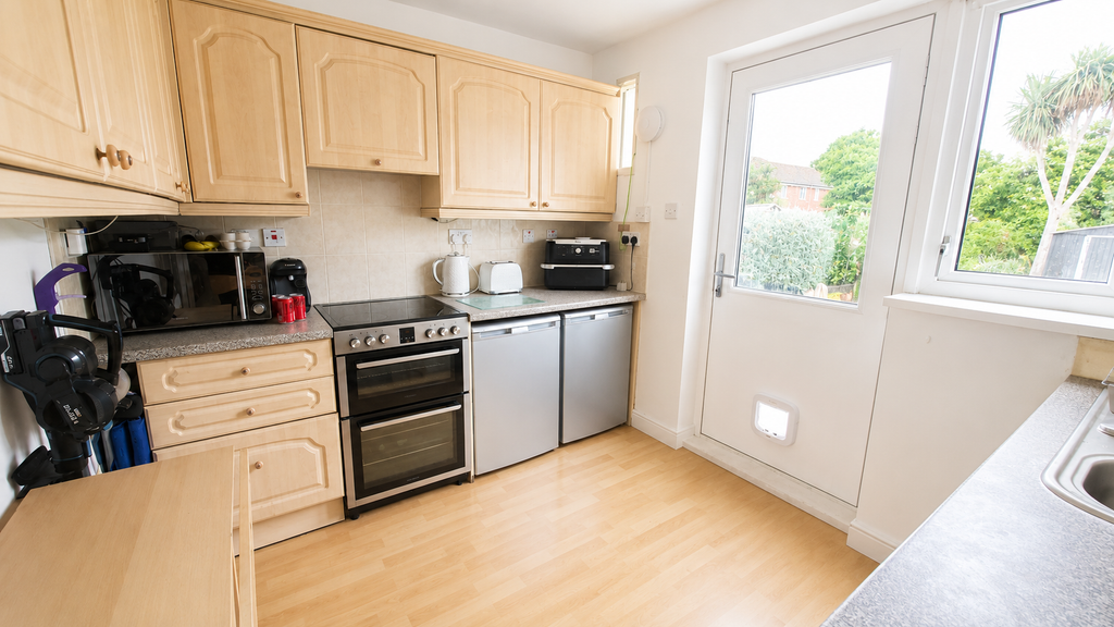 Property photo 3 of 14 Kitchen