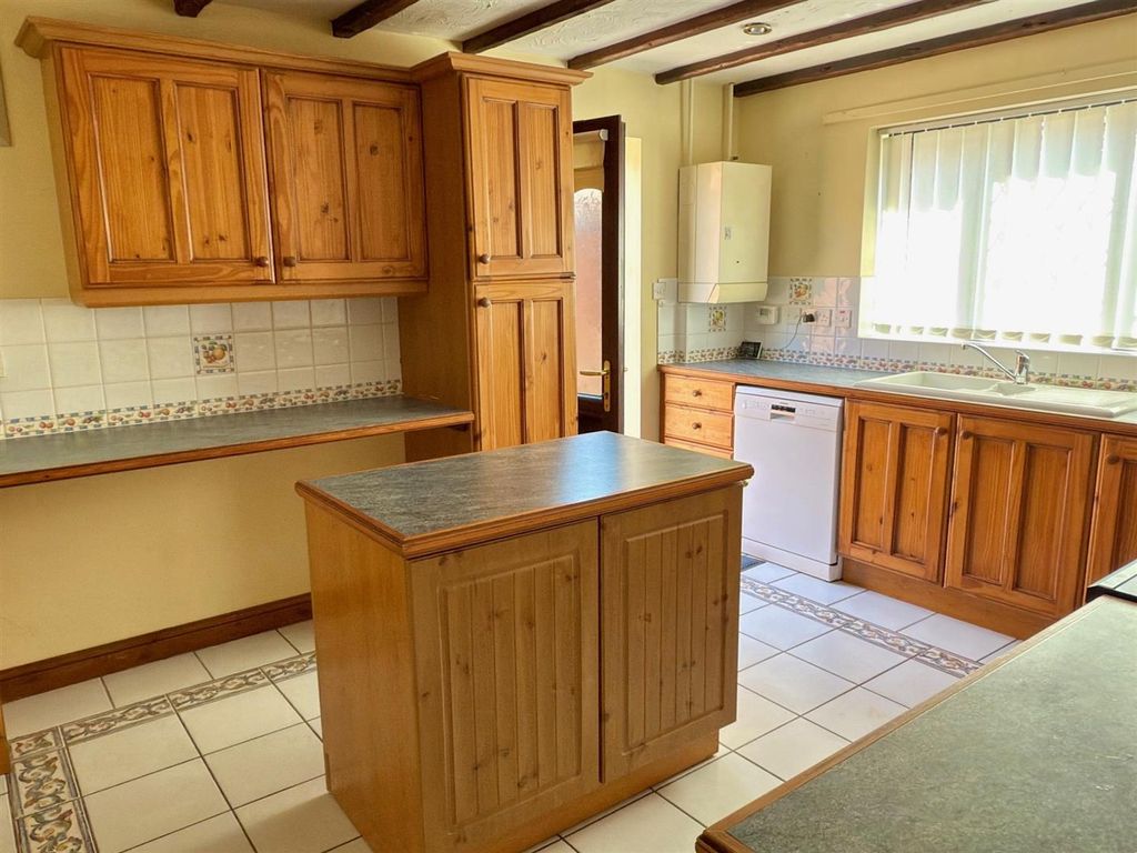 Property photo 3 of 18 Kitchen.Jpg
