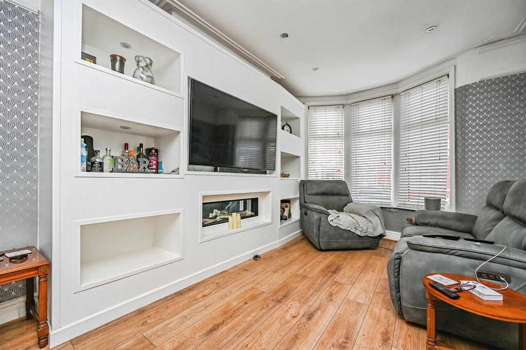 Property photo 2 of 11