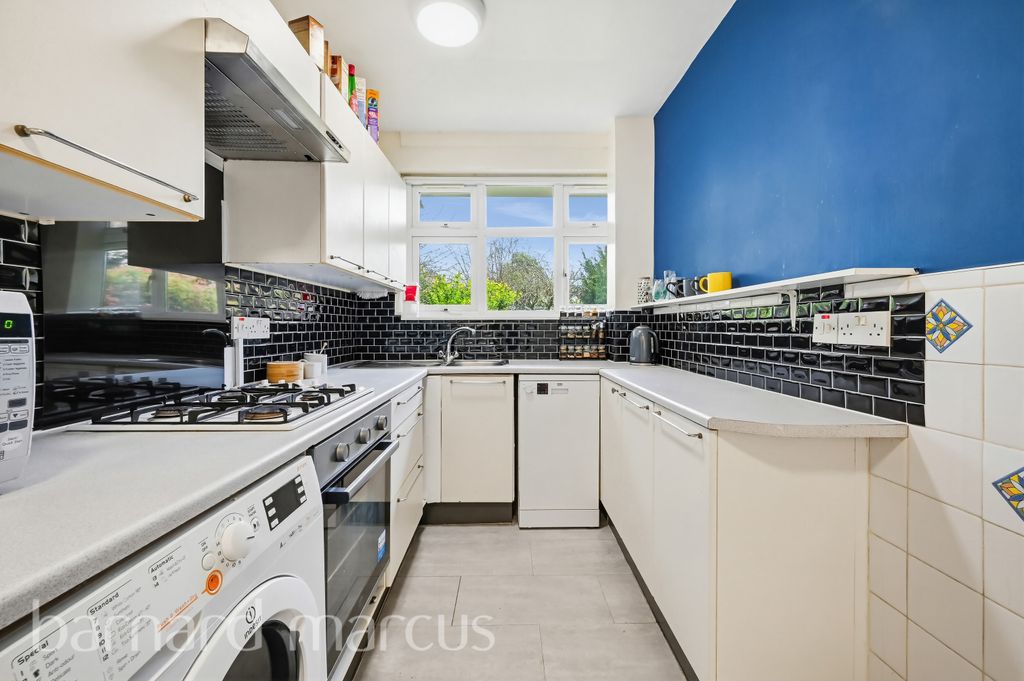 Property photo 3 of 17 Bedroom