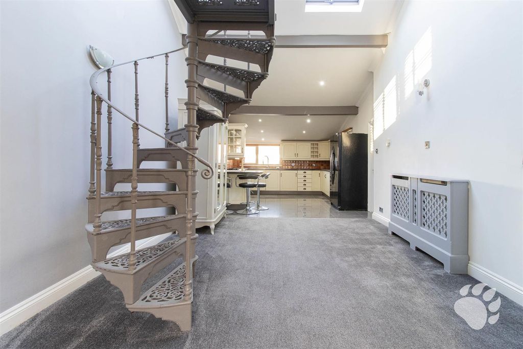 Property photo 3 of 17 Kitchen / Diner