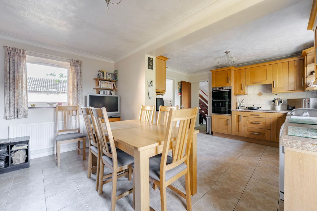 Property photo 2 of 20