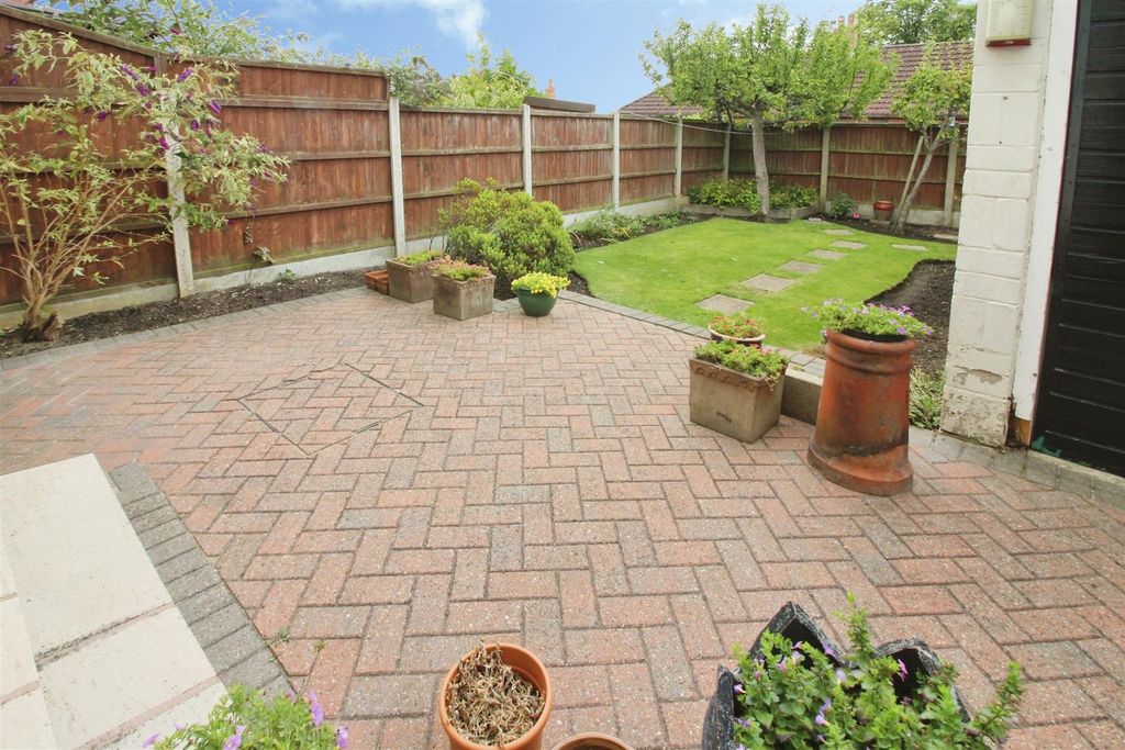 Property photo 2 of 14 Outside