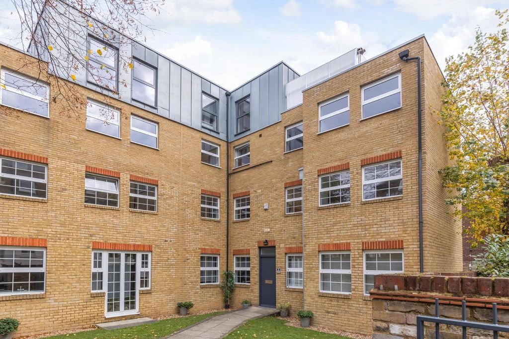 Property photo 2 of 12