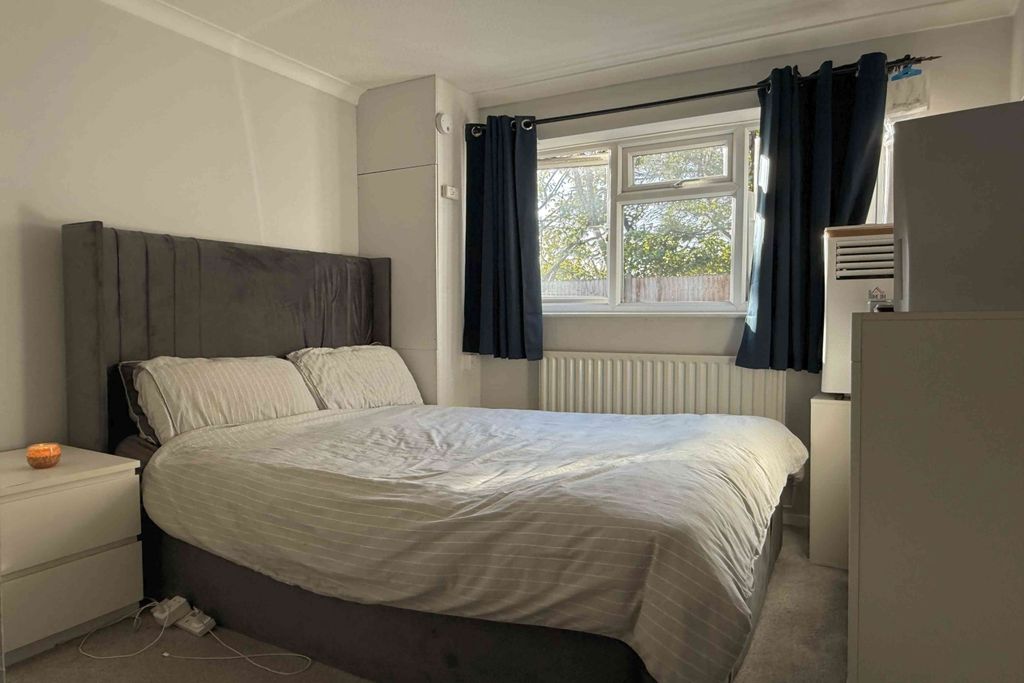 Property photo 3 of 8 Bedroom