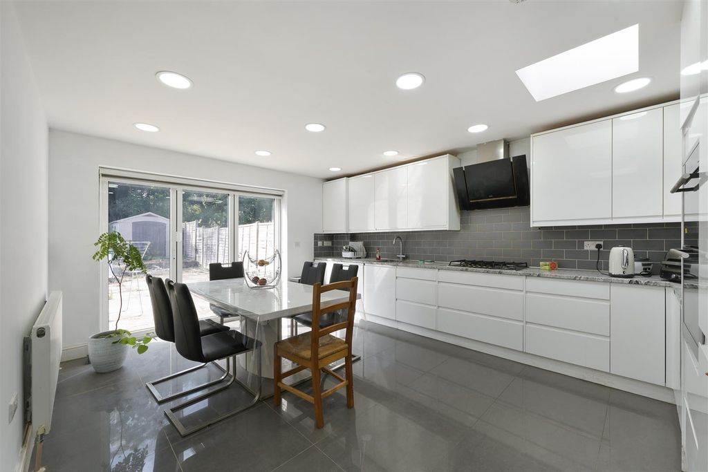 Property photo 3 of 12 Kitchen.Jpg