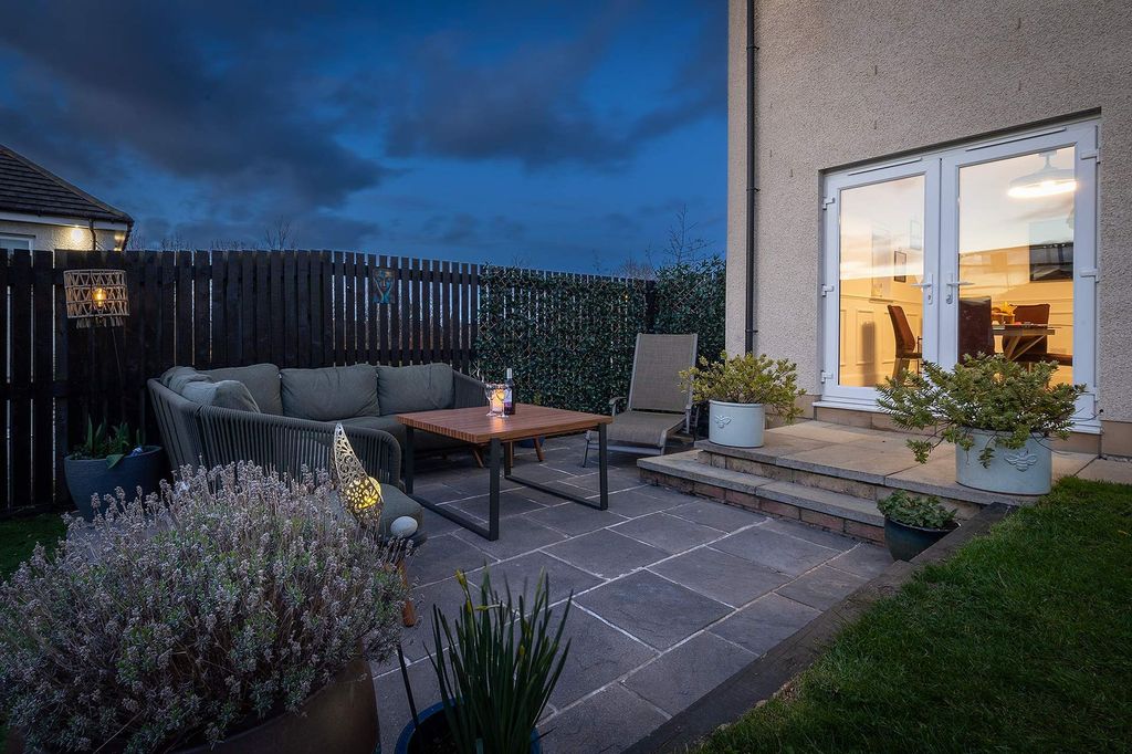 Property photo 3 of 28 Garden