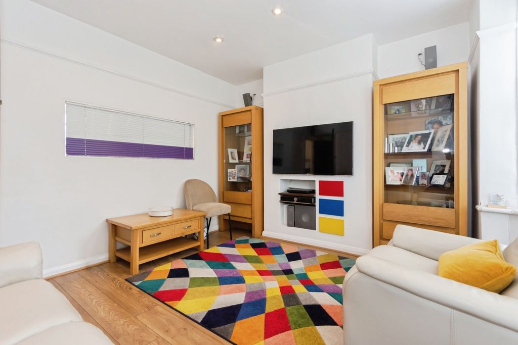 Property photo 3 of 19 Pbox-Img.Jpg