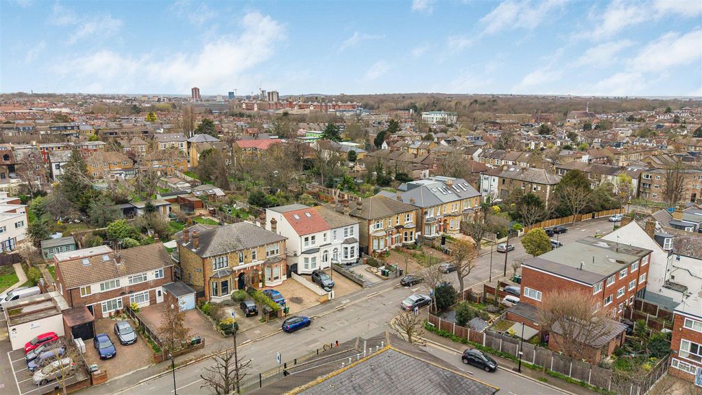 Property photo 1 of 35