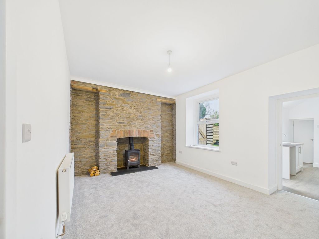 Property photo 2 of 32