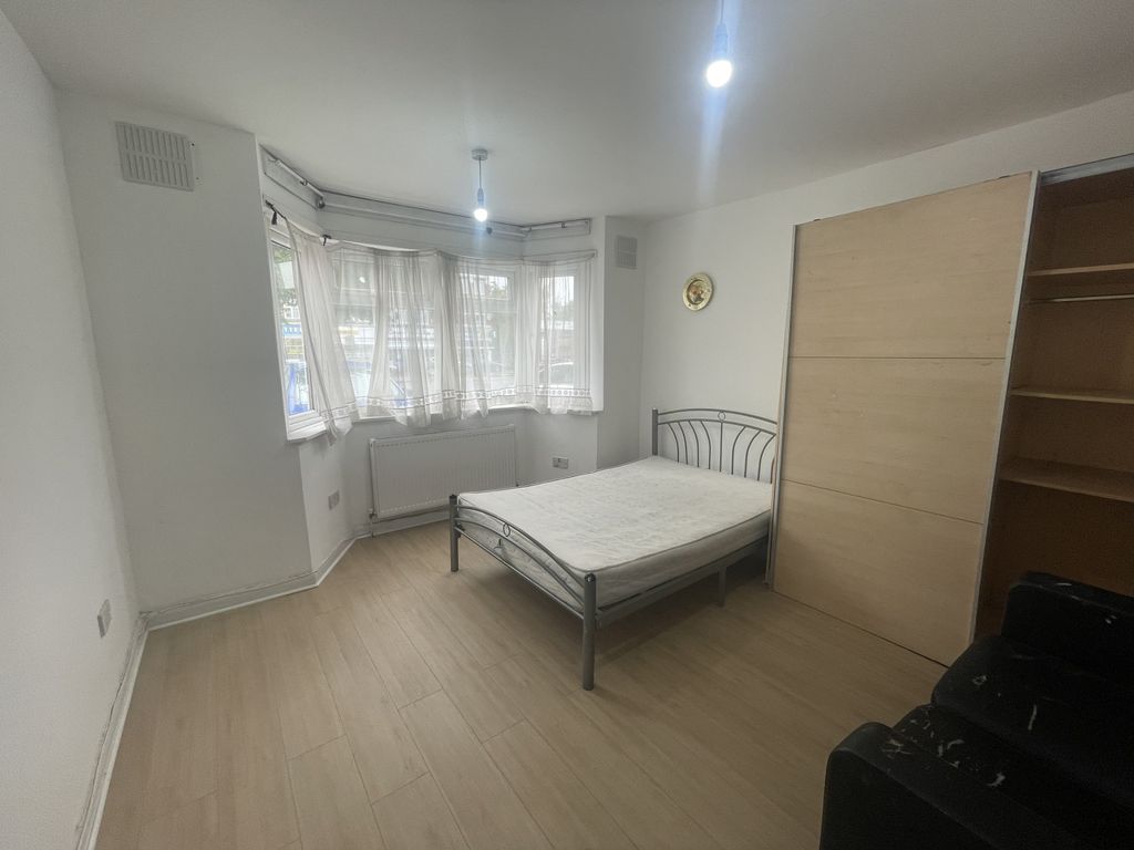 Property photo 1 of 18 6 Bedroom Semi Detached For Rent
