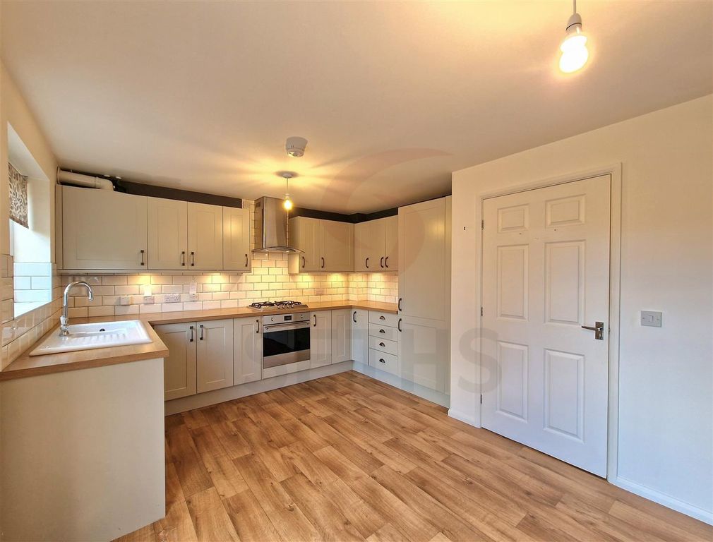 Property photo 2 of 18 Kitchen